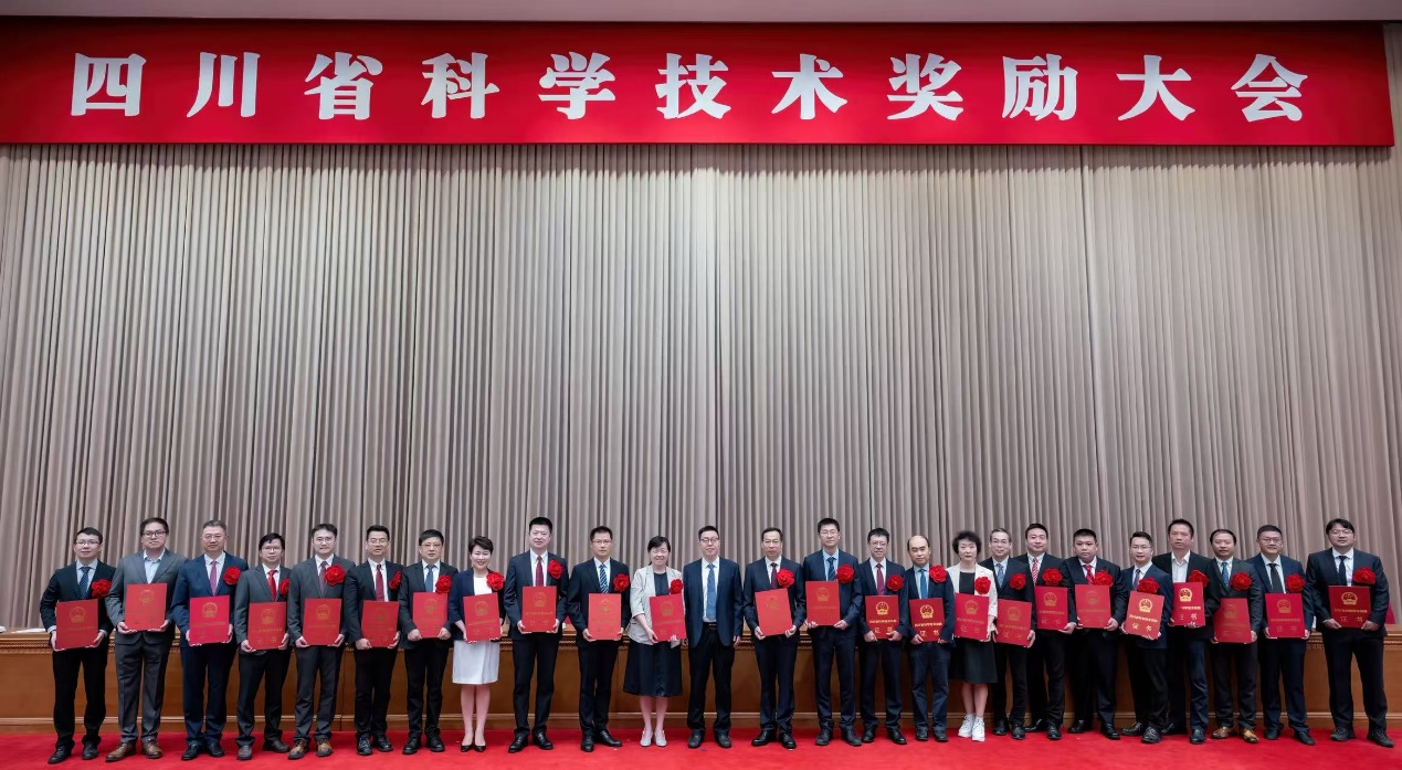 //www.jiuyisp88.com/__local/7/02/B5/B81A79308D33EE1A86B6429E6DD_197F6618_61D87.jpg